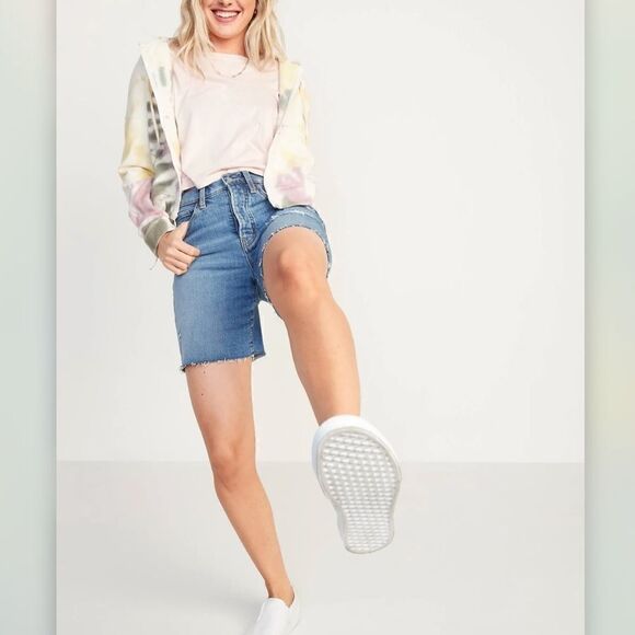 Old Navy Extra High Waisted Straight Button Fly Cut-Off Ripped Jean Shorts - Picture 4 of 10